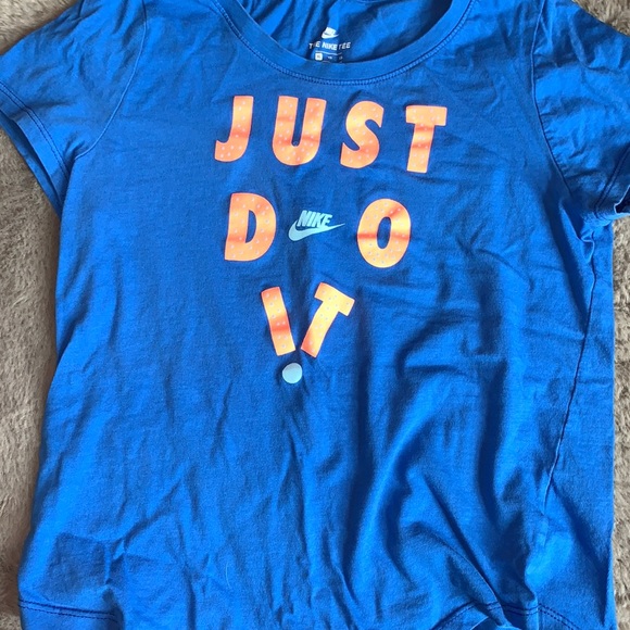 Girls Nike T-shirt - Picture 1 of 3